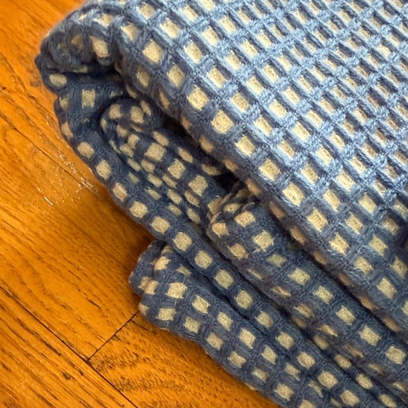 Blue and White Checkered 2 Blanket Set NEW 5ft long by 4ft wide for each - Picture 7 of 9